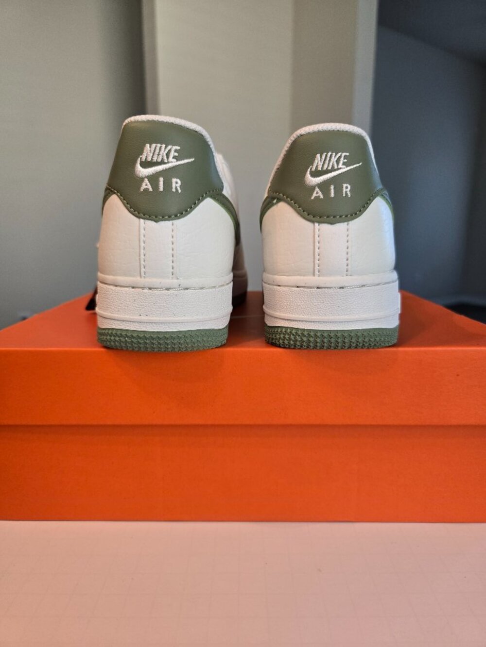 Nike Air Force 1 '07 NN Sail/Oil Green Women's Size 7 – Brand New with Tags - Picture 6 of 10